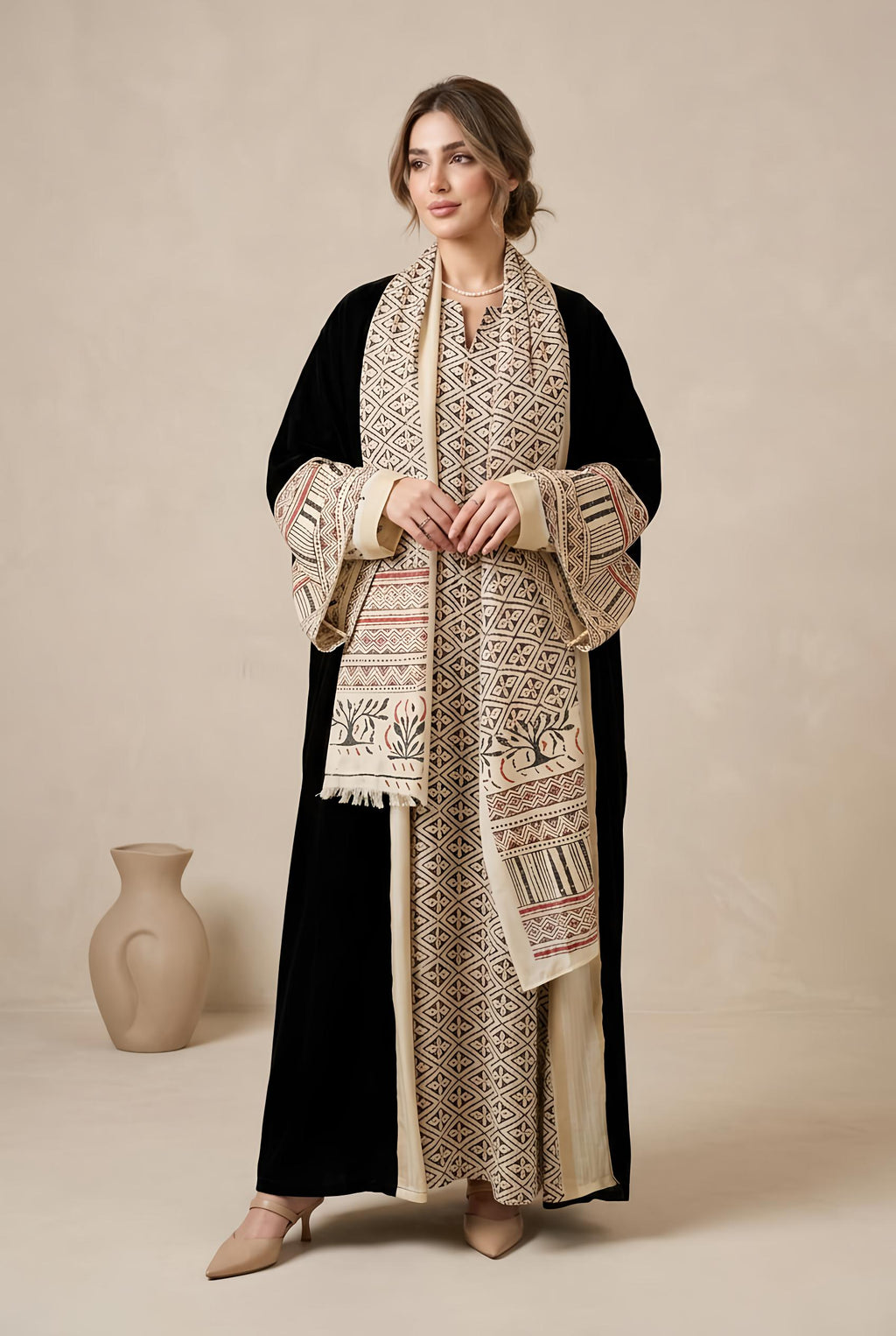 A138 – Mahra 3-Piece Bisht Set – A138 – مهرة طقم بشت ٣ قطع – Khaleeji bisht set طقم بشت خليجي فاخر