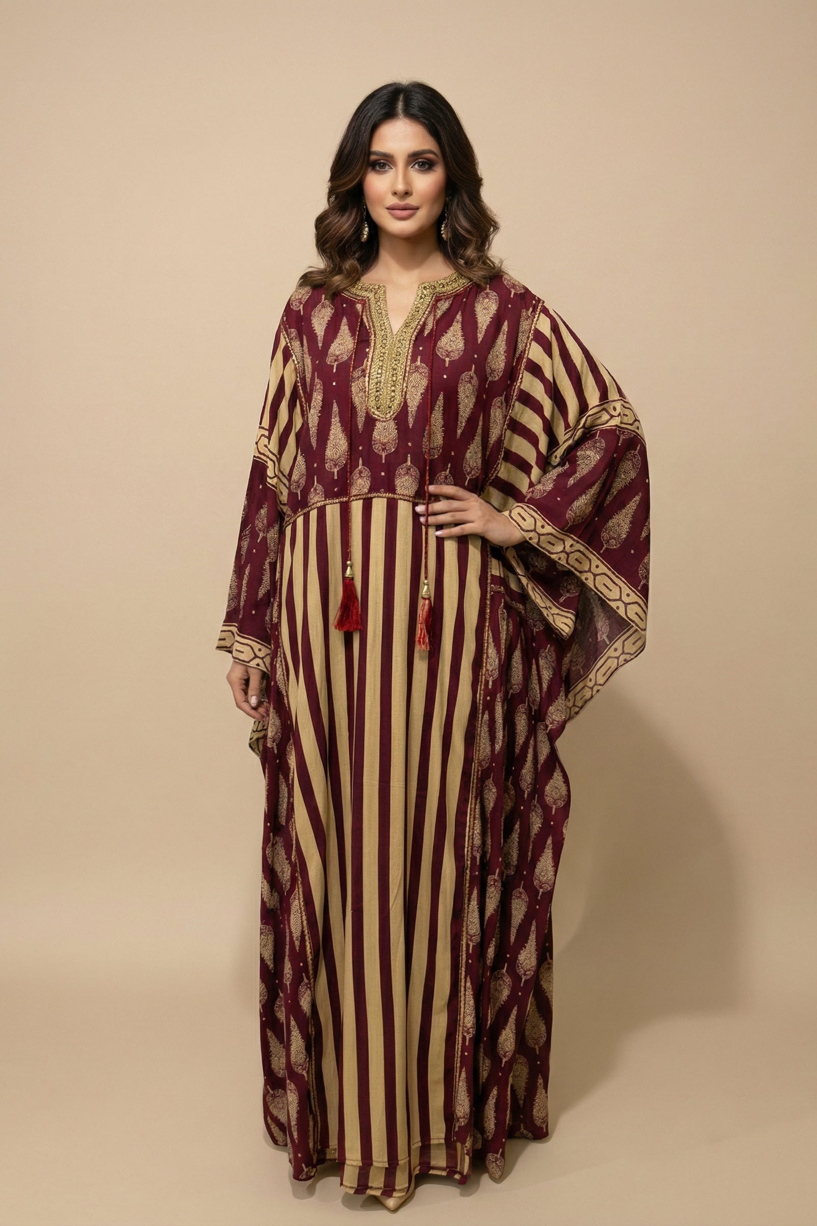 A73 – دراعة مخططة بنقوش ملكية – قطعة واحدة (4 ألوان)