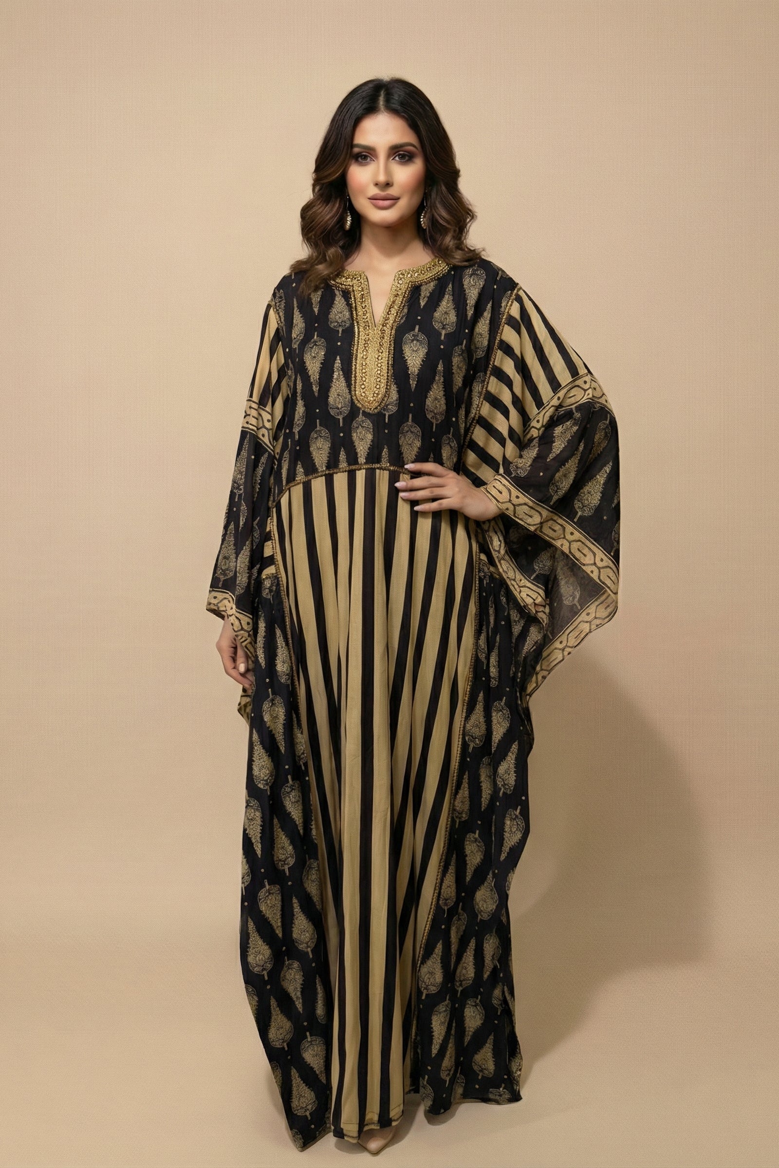 A73 – دراعة مخططة بنقوش ملكية – قطعة واحدة (4 ألوان)